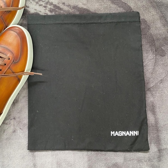 Men's Magnanni Low Top Sneakers - Picture 9 of 11